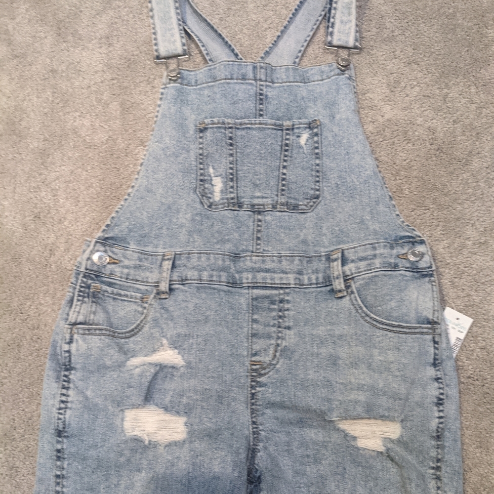BRAND NEW (American eagle) ripped, blue jean, short overalls.
